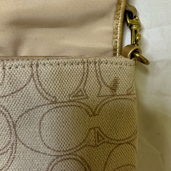 Coach Cream Clutch with Signature Design - Picture 9 of 14